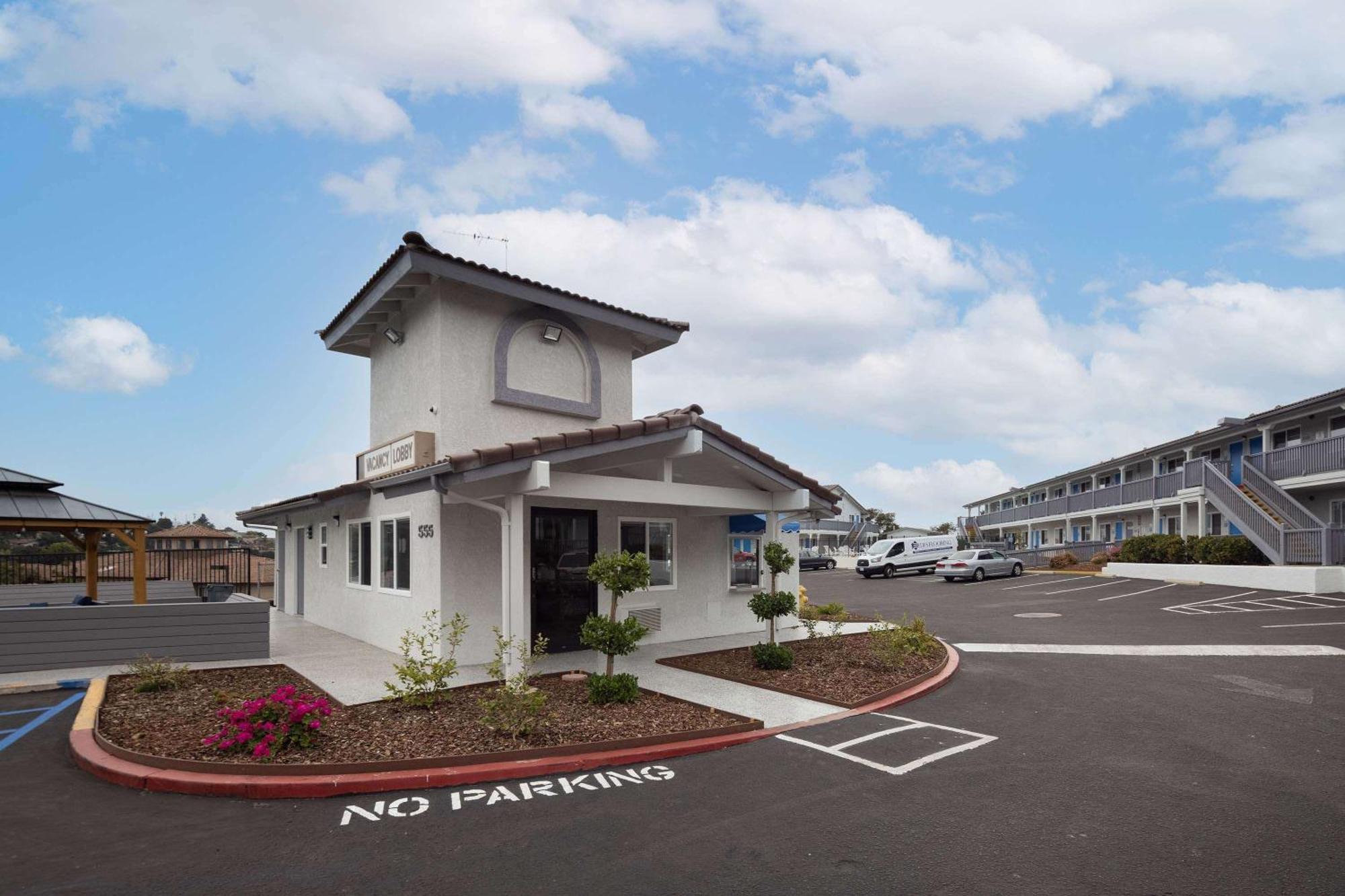 Days Inn By Wyndham Arroyo Grande Pismo Beach Buitenkant foto