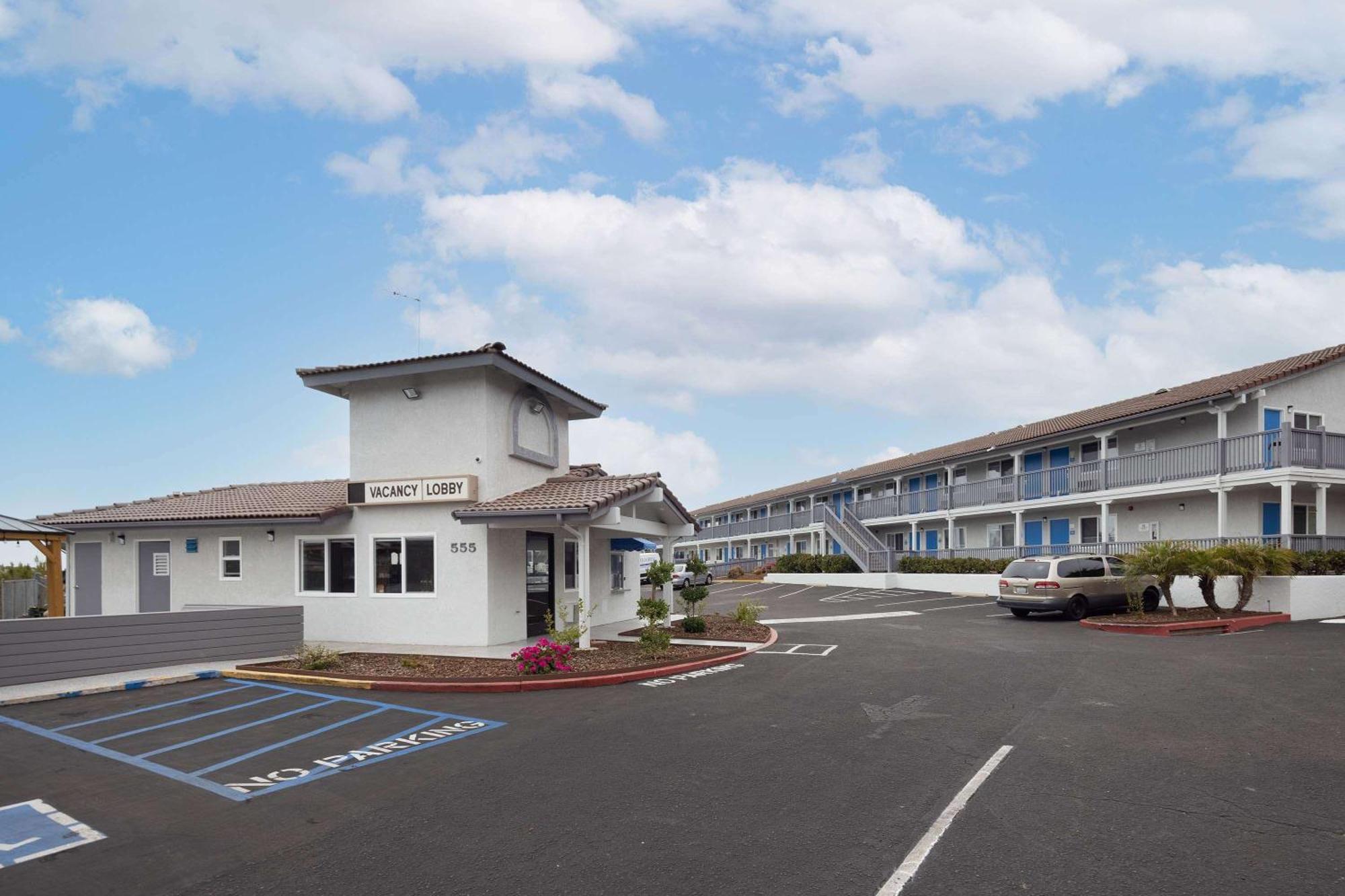 Days Inn By Wyndham Arroyo Grande Pismo Beach Buitenkant foto