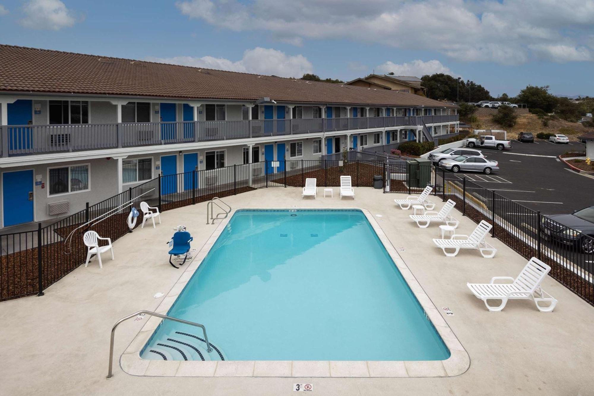 Days Inn By Wyndham Arroyo Grande Pismo Beach Buitenkant foto